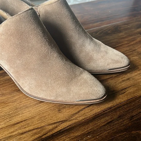 Lucky Brand Women’s 9.5 Tan Suede Landrue Pointed Ankle Booties Block Heel - Picture 2 of 10